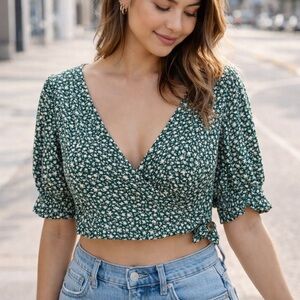 American Eagle Outfitters Green Floral Crop Top